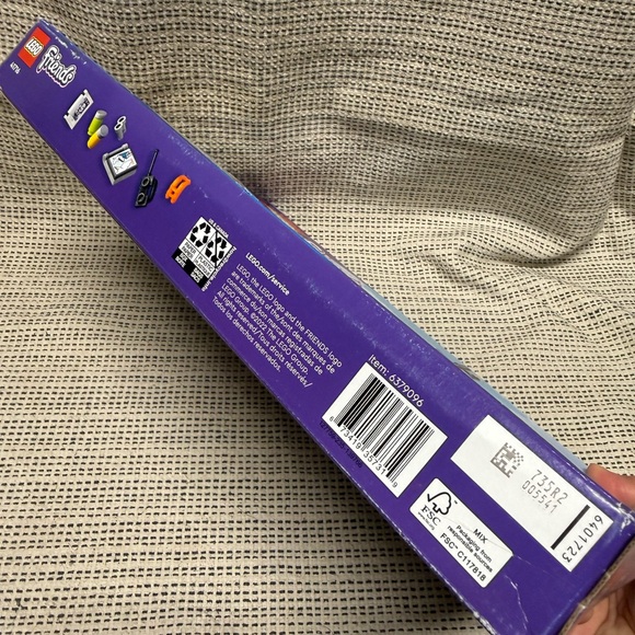 2 LEGO Friends Sets Stephanie’s Sailing Adventure 41716 Heartlake Theater 41448 - Picture 7 of 15